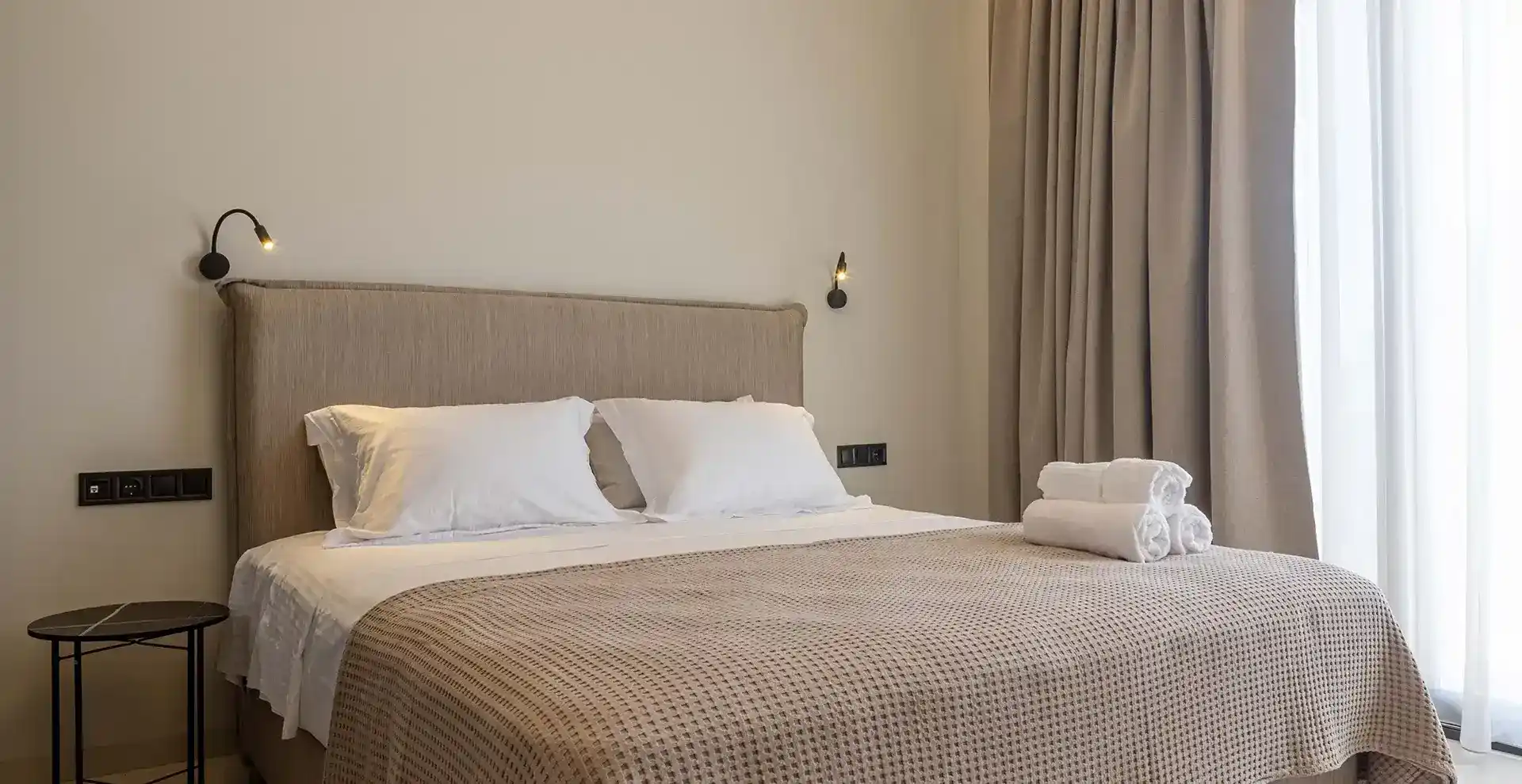 Easy Beach Access Rooms in Tolo